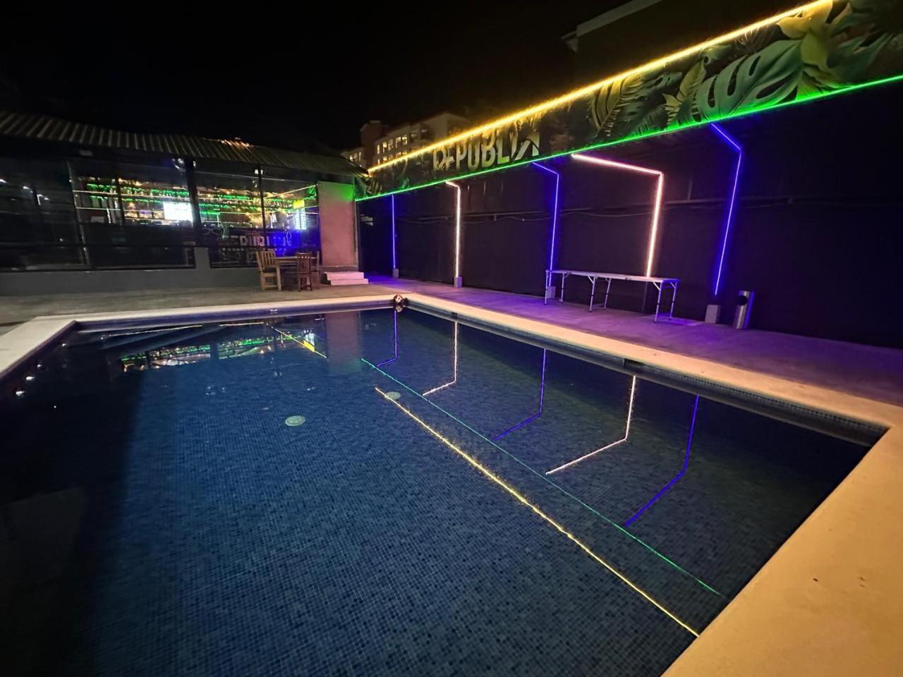Republik Hotel, Bistro And Nightclub On Site Jacó Extérieur photo
