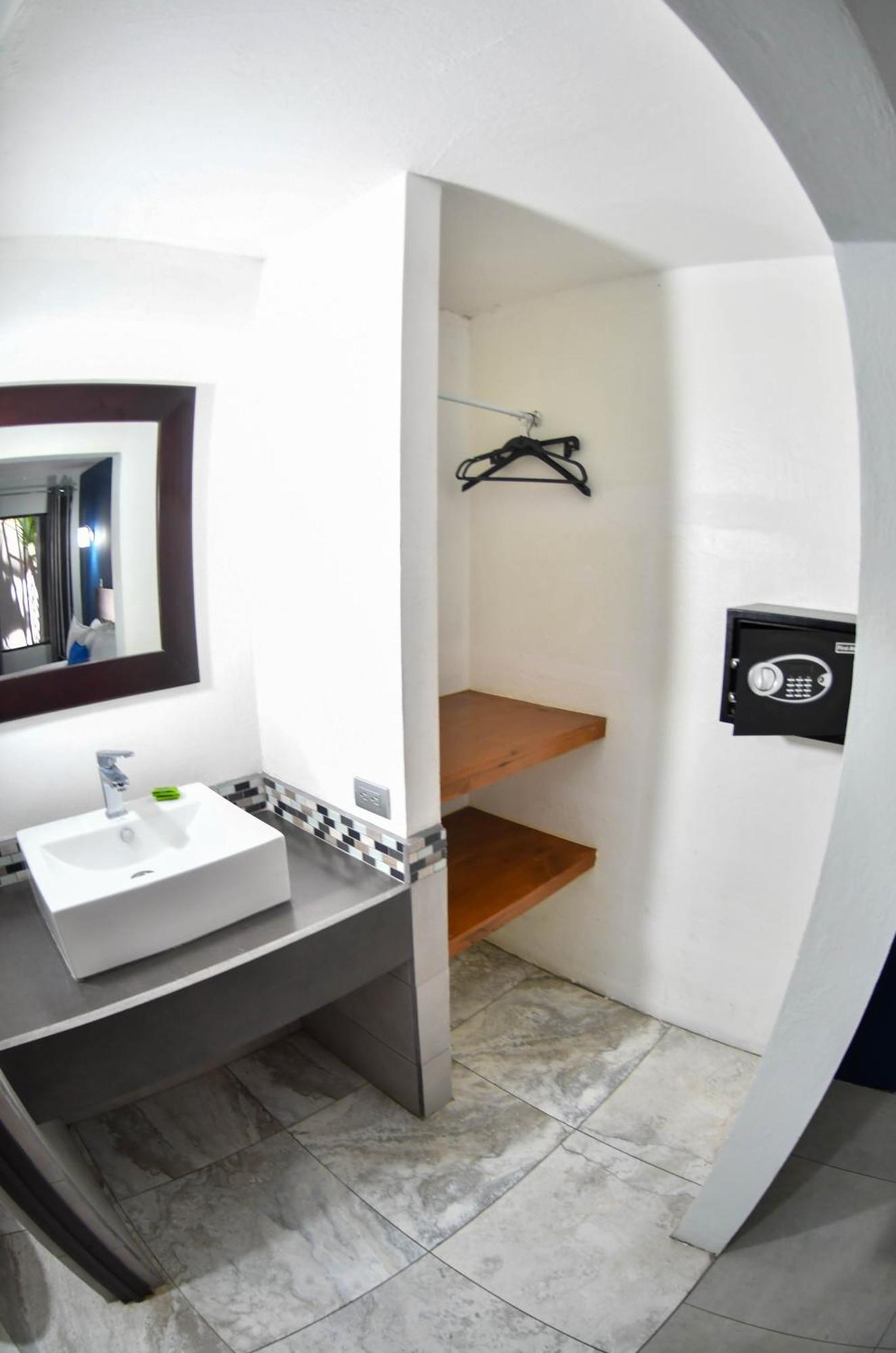 Republik Hotel, Bistro And Nightclub On Site Jacó Extérieur photo